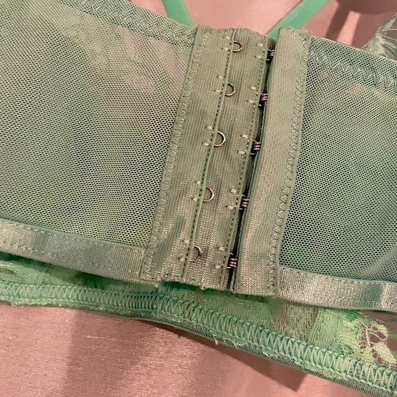 Revamped/Urban Planet lace bandeau/crop top - Picture 6 of 7